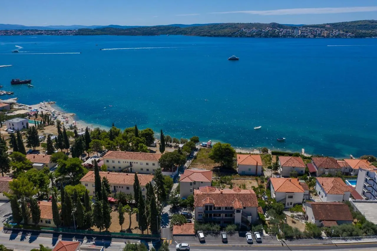 Mar Deluxe Apartments Τρογκίρ