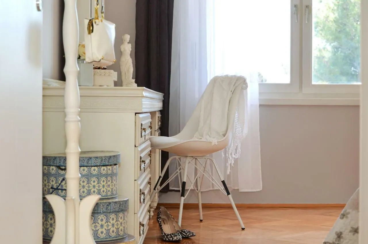 Mar Deluxe Apartments Τρογκίρ 0*,  Κροατία