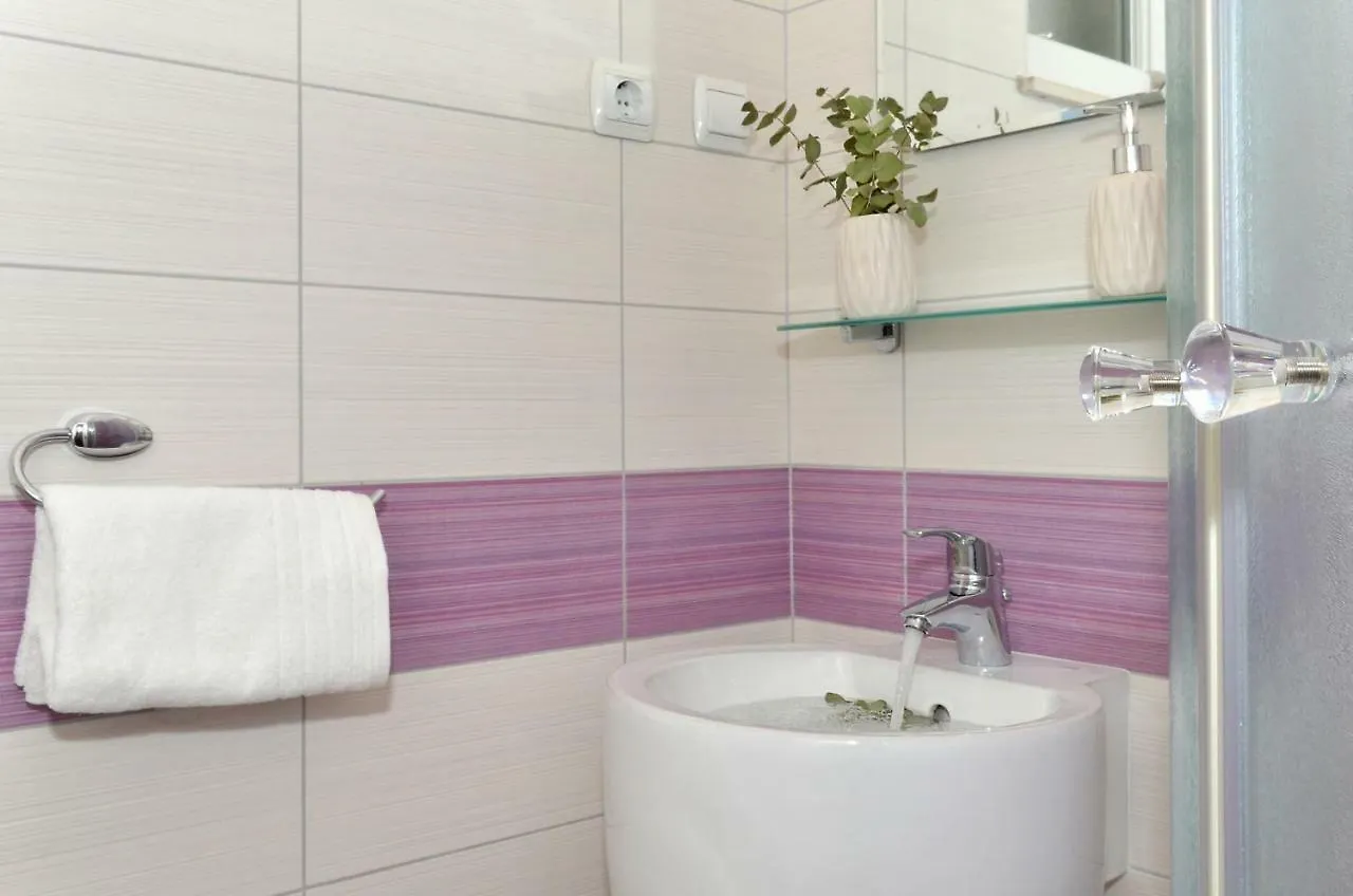 Mar Deluxe Apartments Τρογκίρ 0*,