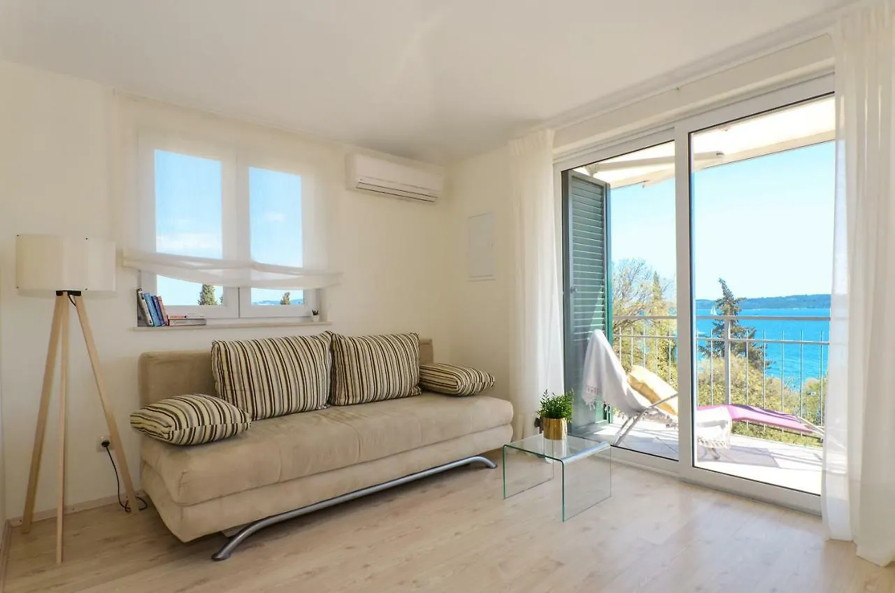 Mar Deluxe Apartments Τρογκίρ